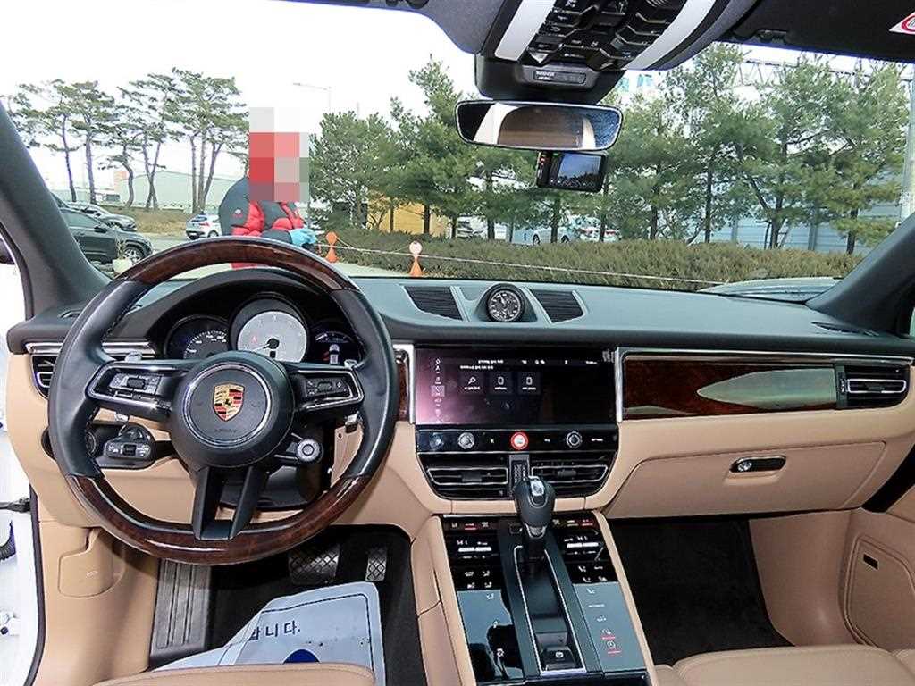 Porsche Macan — photo 07