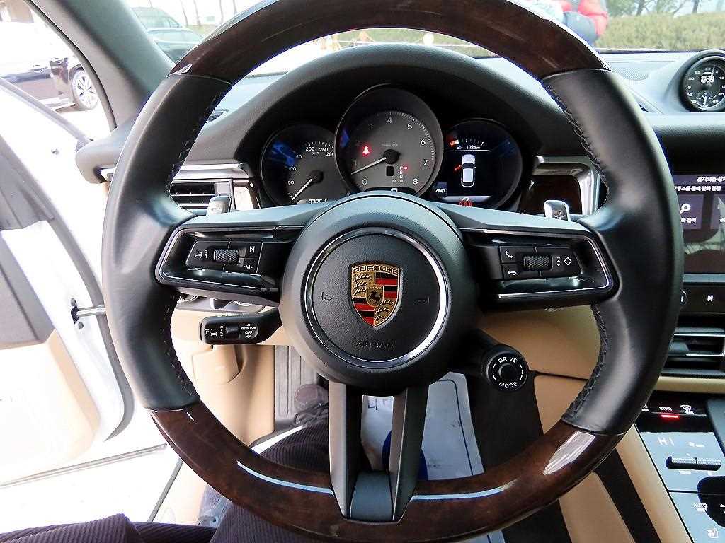 Porsche Macan — photo 08