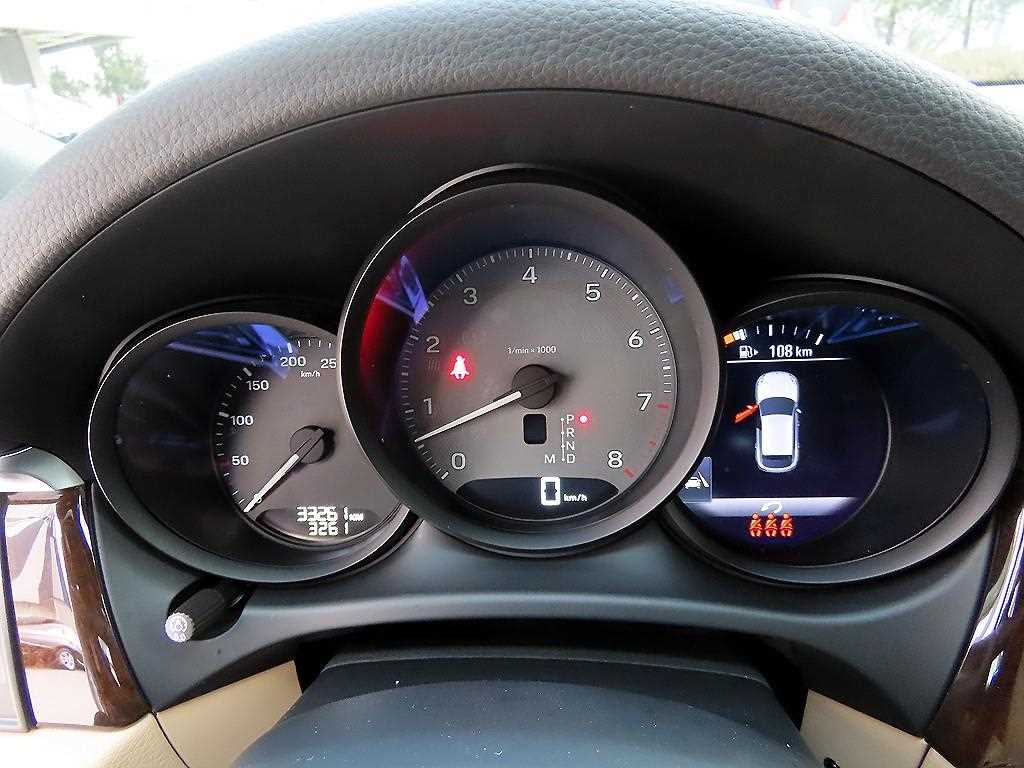 Porsche Macan — photo 09