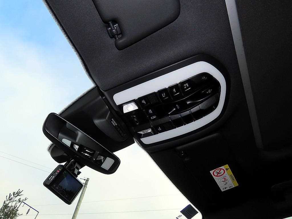 Porsche Macan — photo 14
