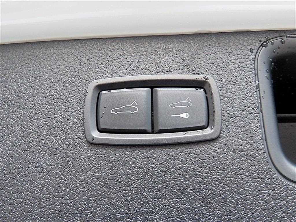 Porsche Macan — photo 15