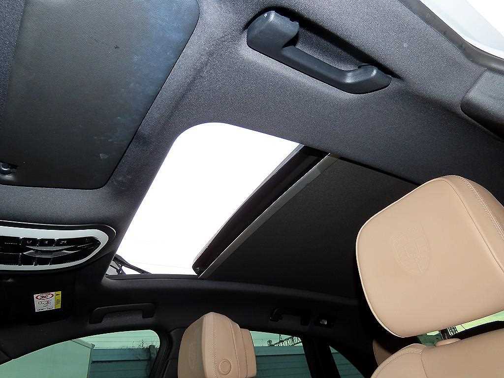 Porsche Macan — photo 16