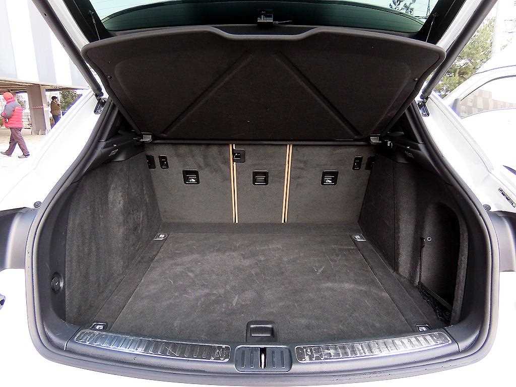 Porsche Macan — photo 17