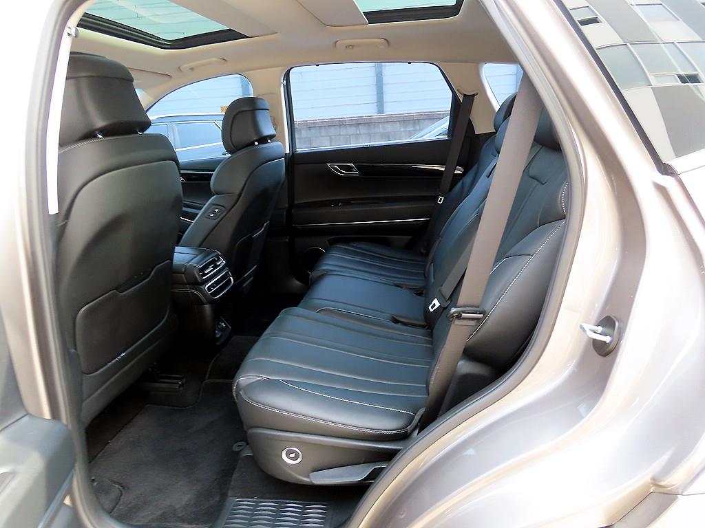 Genesis GV80 — photo 06