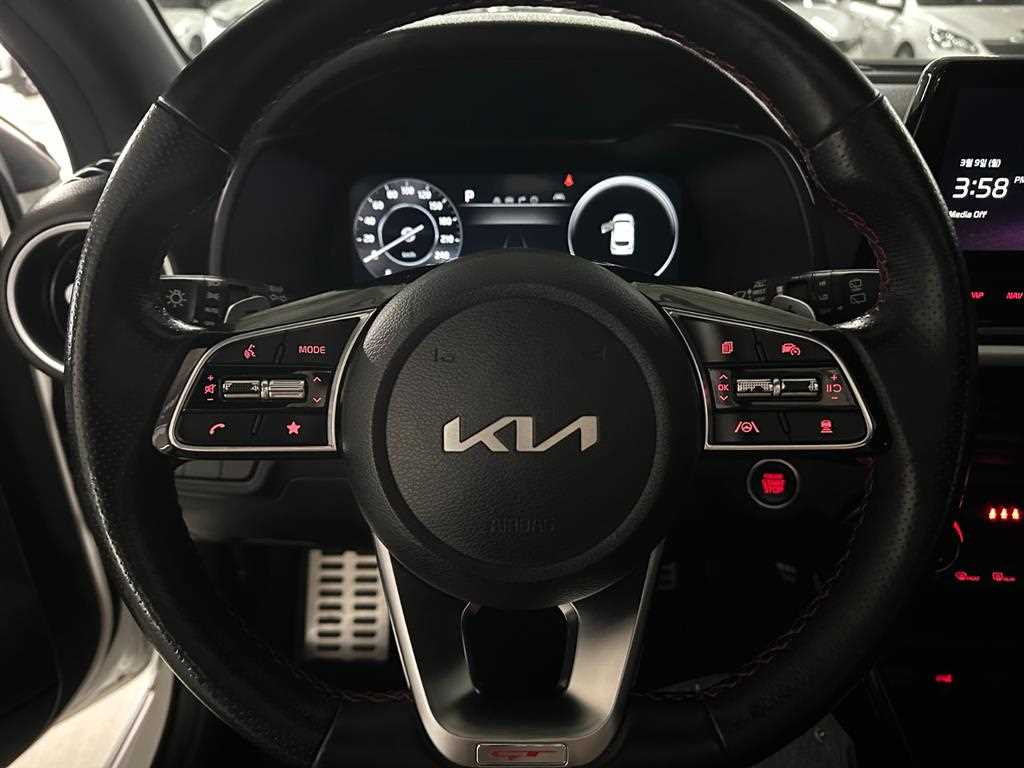 Kia K3 — photo 09