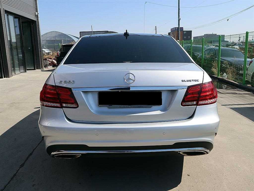 Mercedes-Benz E-Class — photo 04