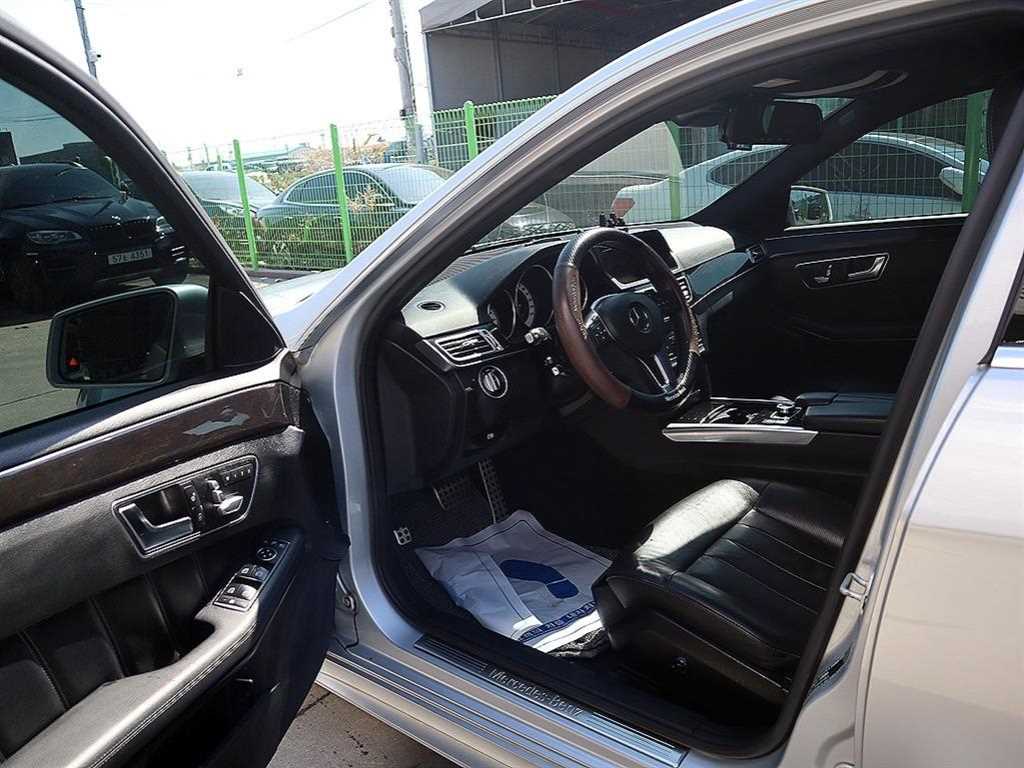 Mercedes-Benz E-Class — photo 06