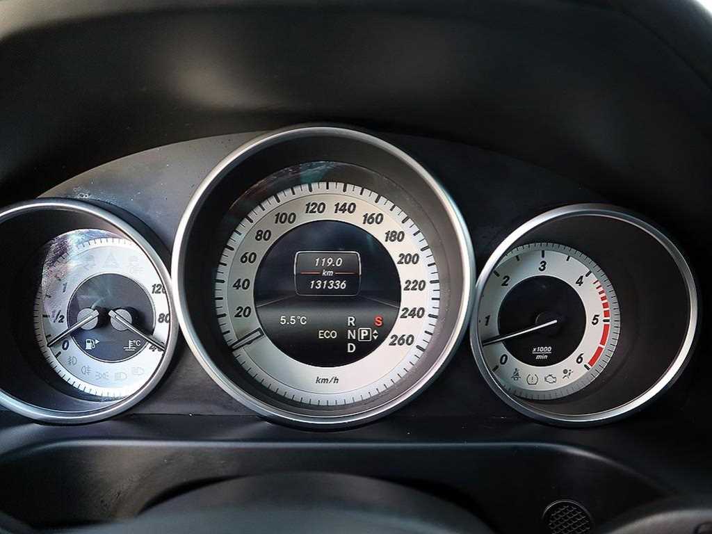 Mercedes-Benz E-Class — photo 09