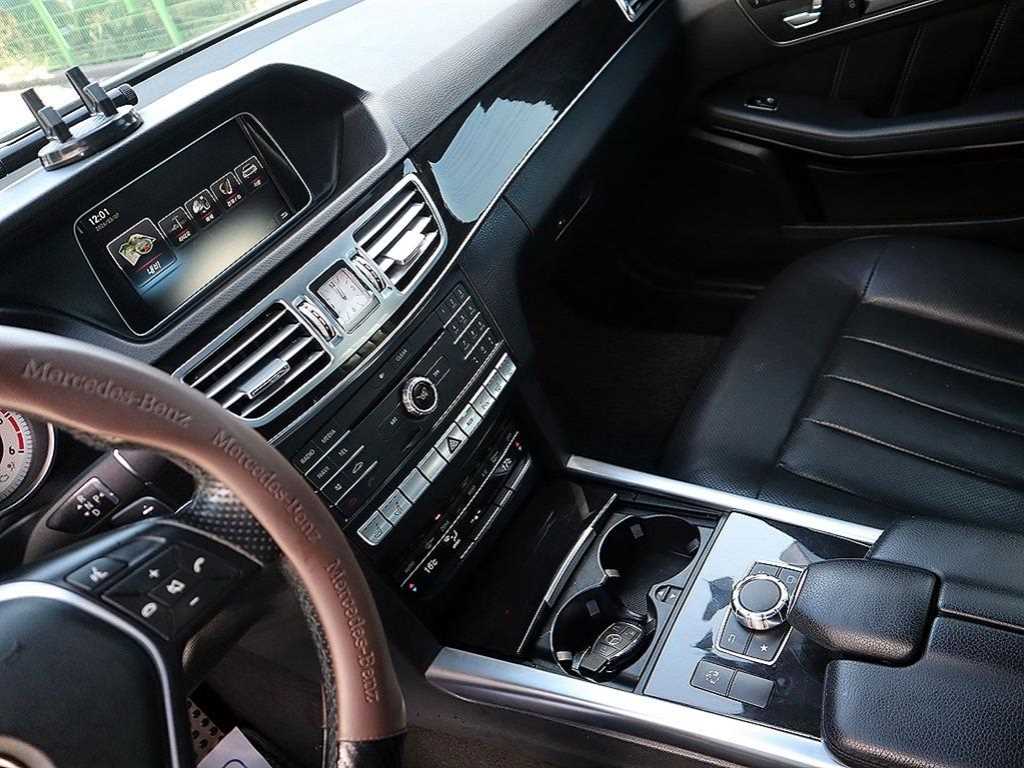Mercedes-Benz E-Class — photo 10
