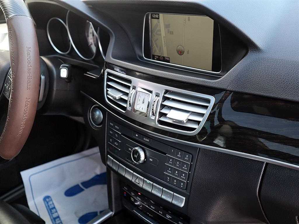 Mercedes-Benz E-Class — photo 11