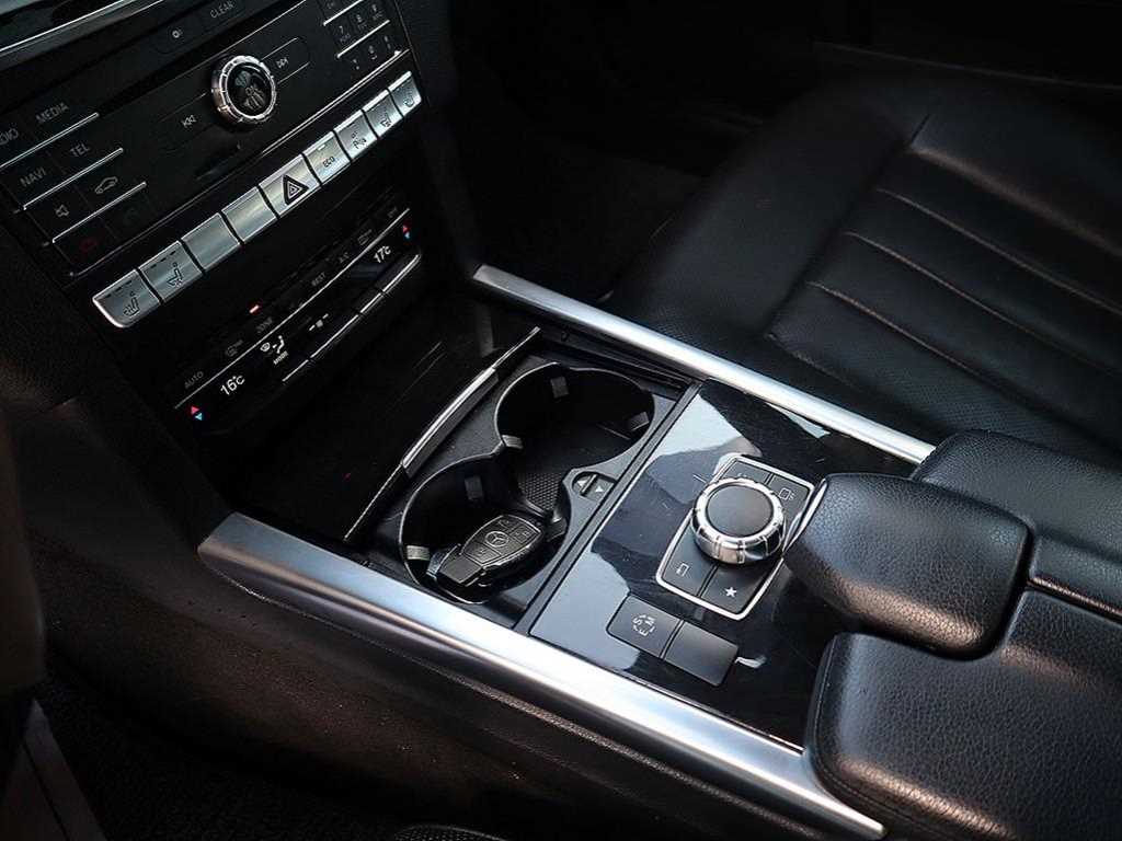Mercedes-Benz E-Class — photo 12