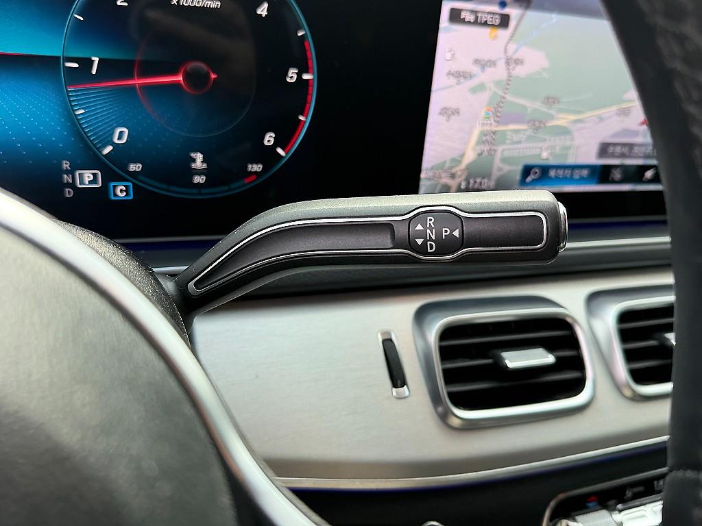 Mercedes-Benz GLE-Class — photo 11