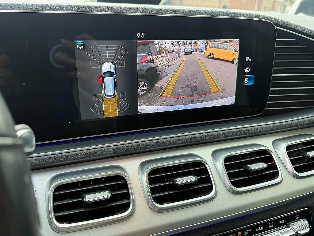 Mercedes-Benz GLE-Class — photo 16