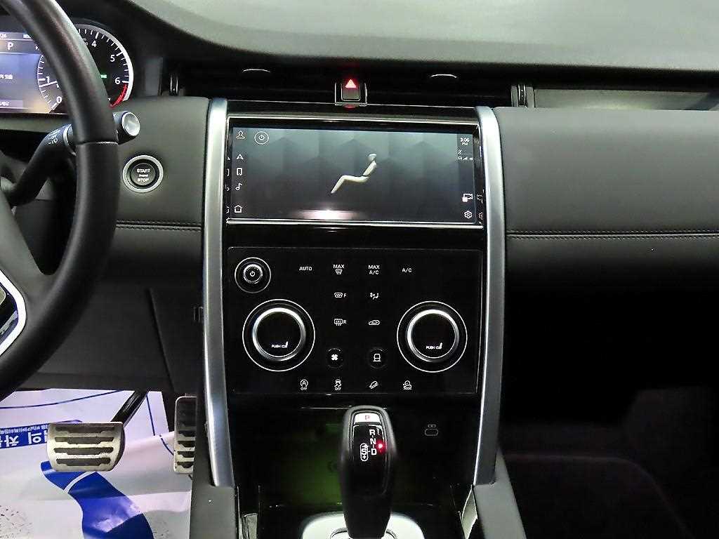 Land Rover Discovery Sport — photo 11