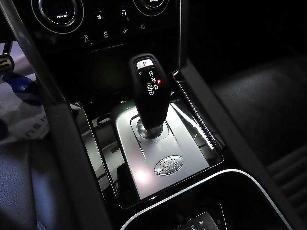Land Rover Discovery Sport — photo 12