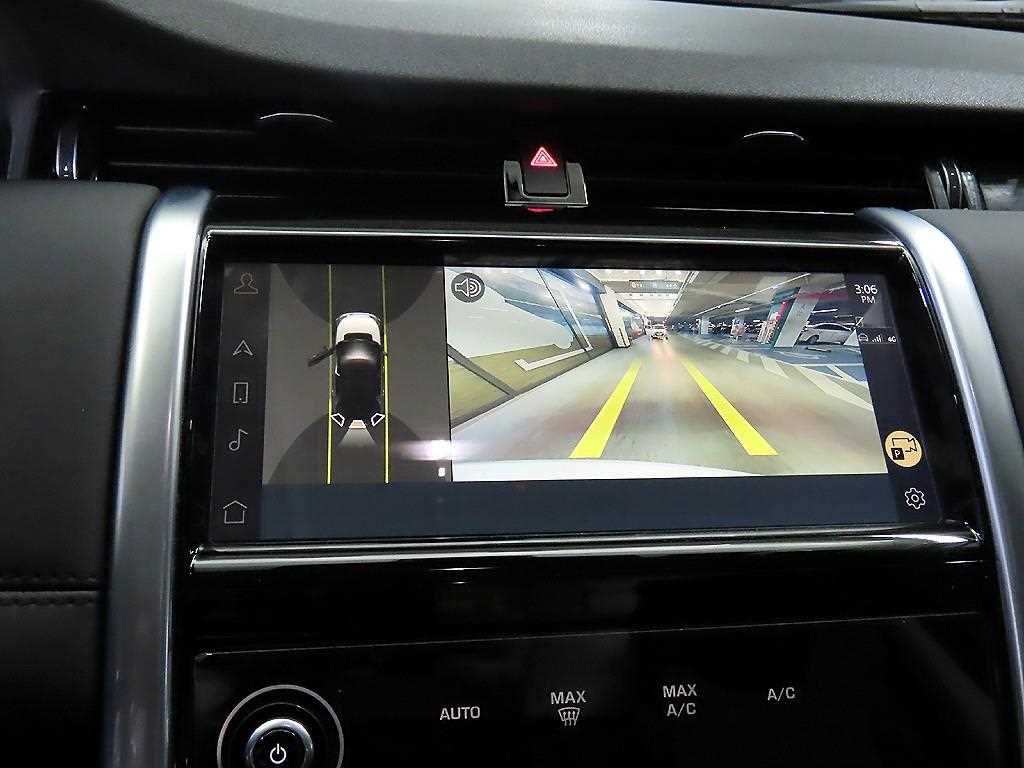 Land Rover Discovery Sport — photo 14