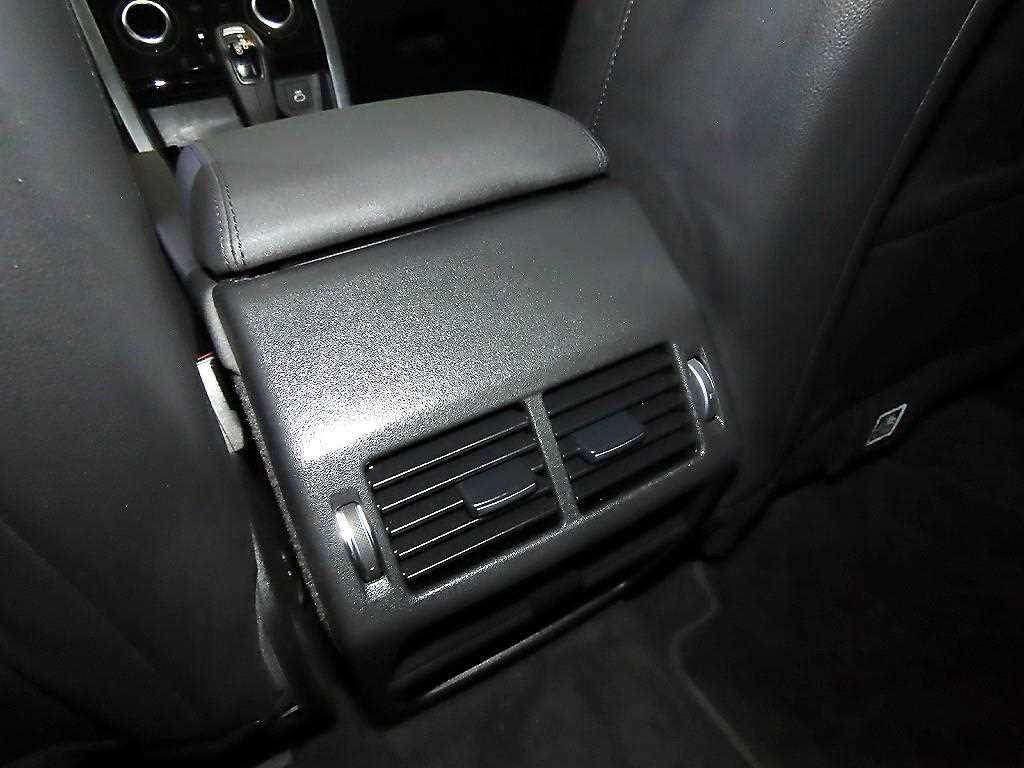 Land Rover Discovery Sport — photo 15