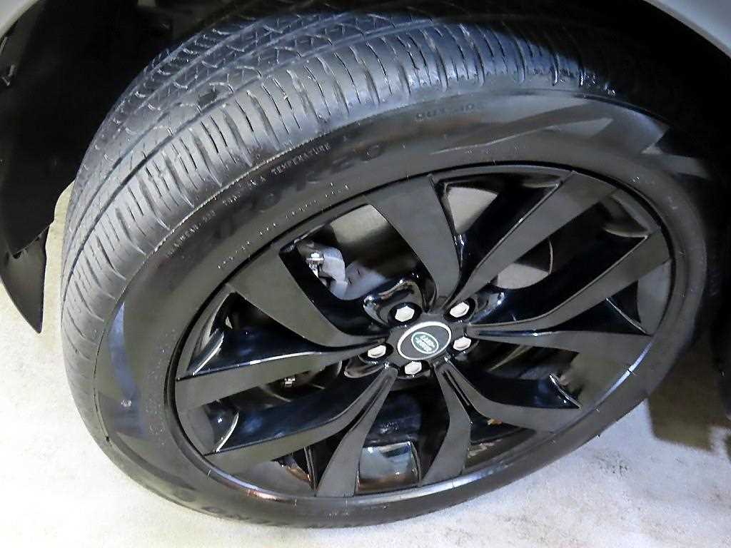 Land Rover Discovery Sport — photo 20