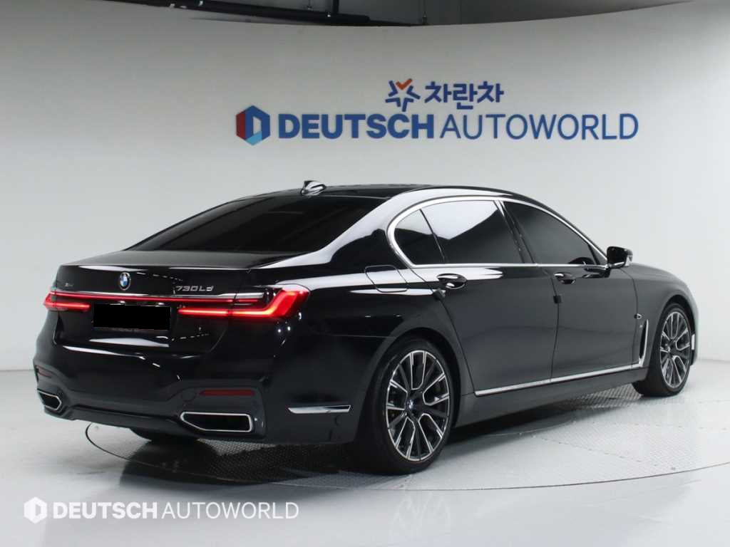 BMW 7-Series — photo 02