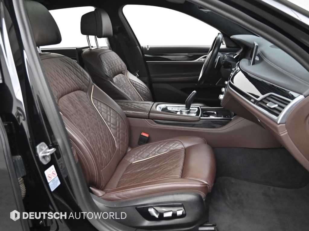 BMW 7-Series — photo 10
