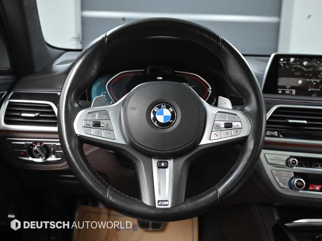 BMW 7-Series — photo 13