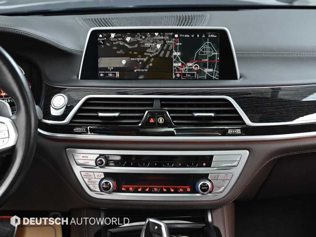 BMW 7-Series — photo 14