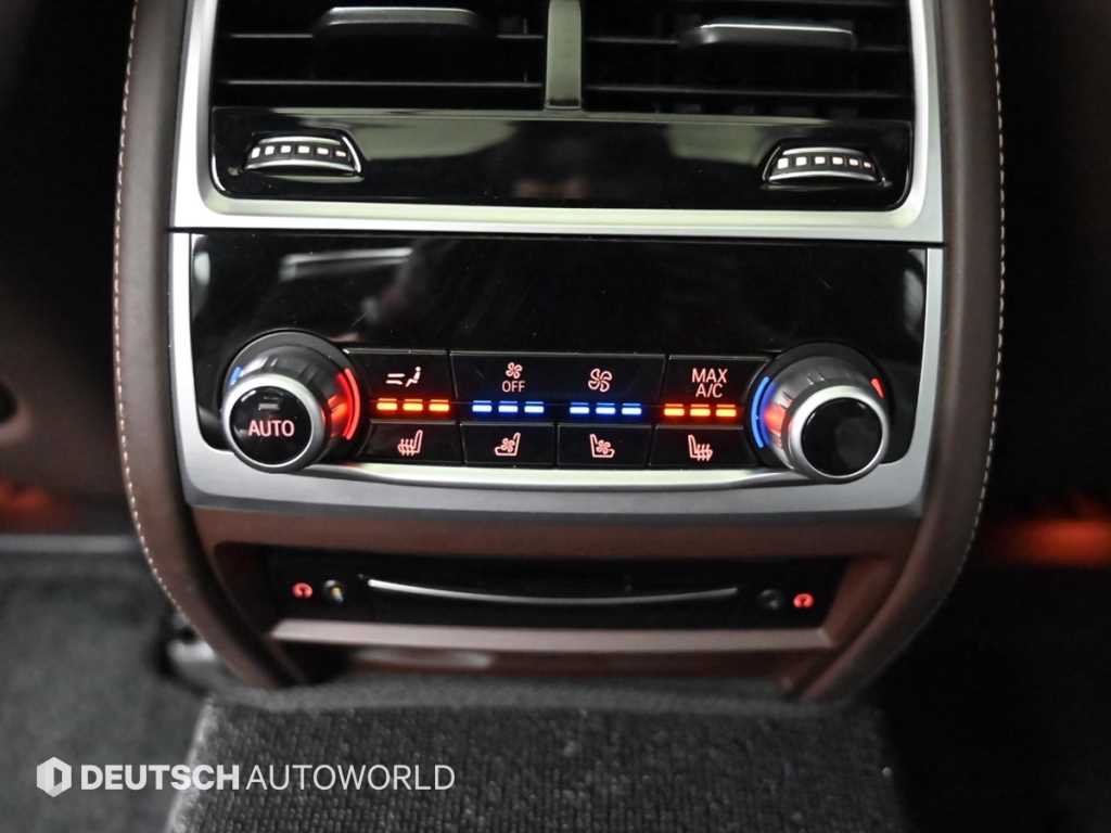 BMW 7-Series — photo 16