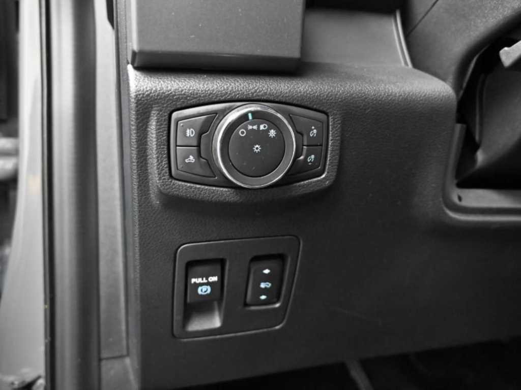 Ford F150 — photo 18