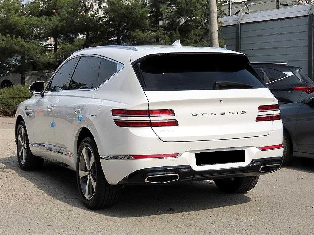 Genesis GV80 — photo 03