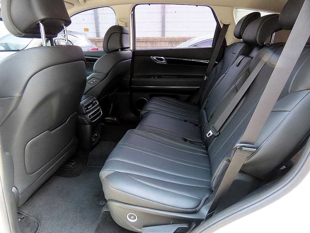 Genesis GV80 — photo 06