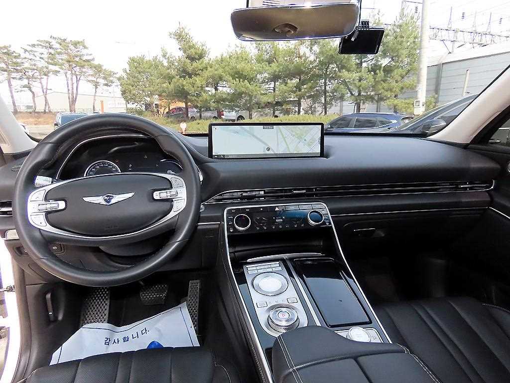 Genesis GV80 — photo 07