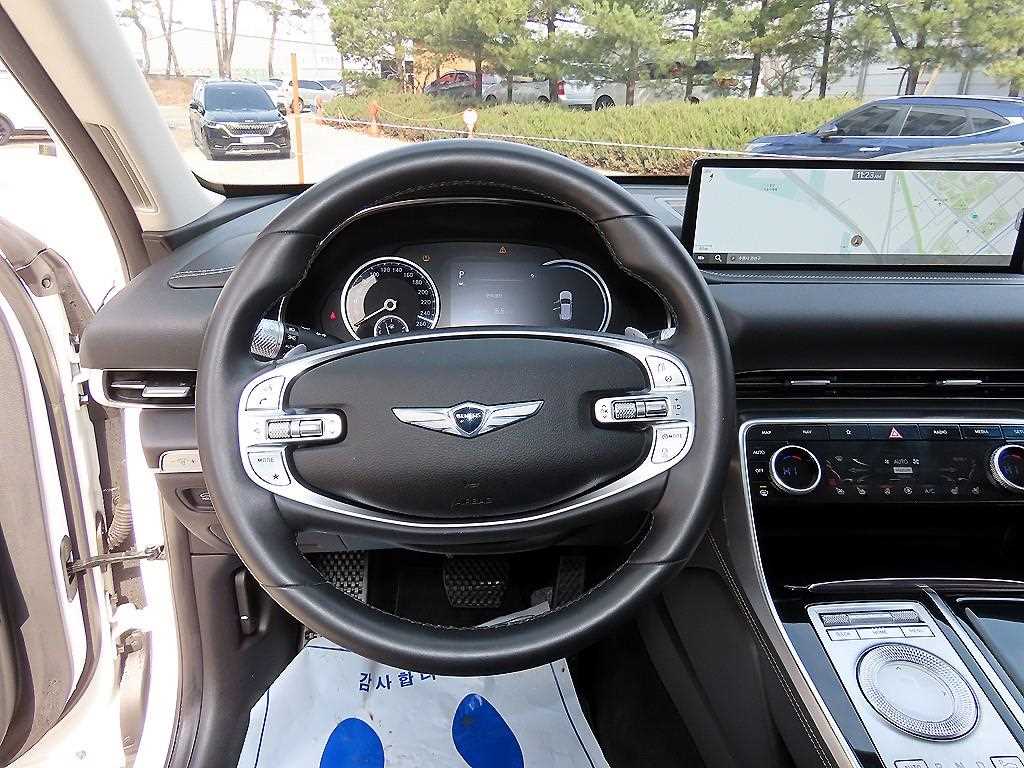 Genesis GV80 — photo 08