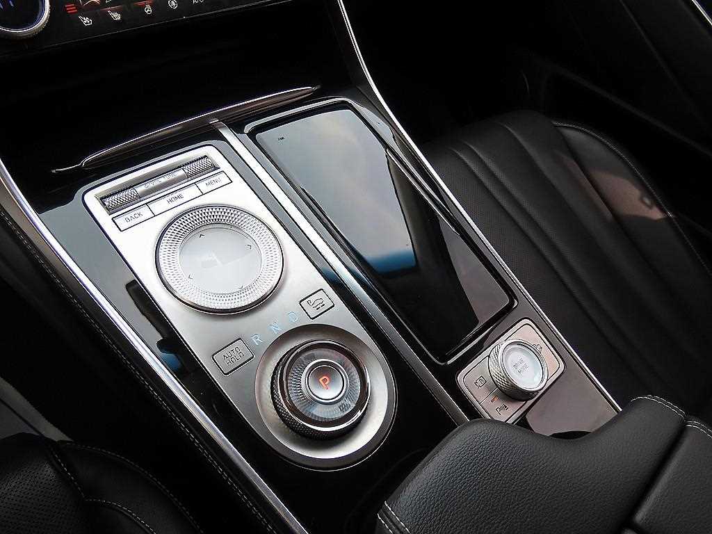 Genesis GV80 — photo 11