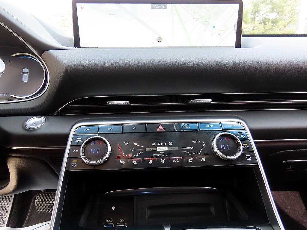 Genesis GV80 — photo 13