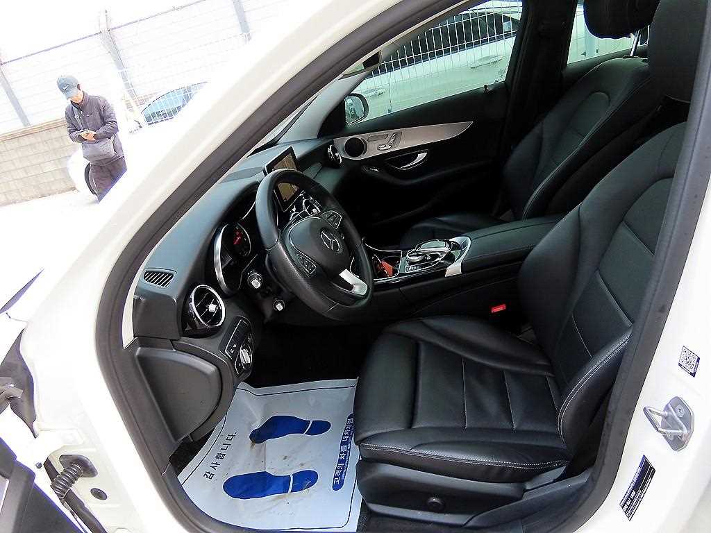 Mercedes-Benz C-Class — photo 05