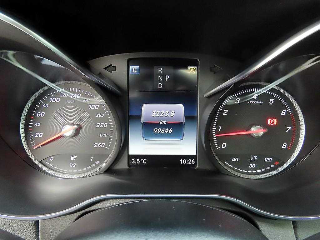 Mercedes-Benz C-Class — photo 09