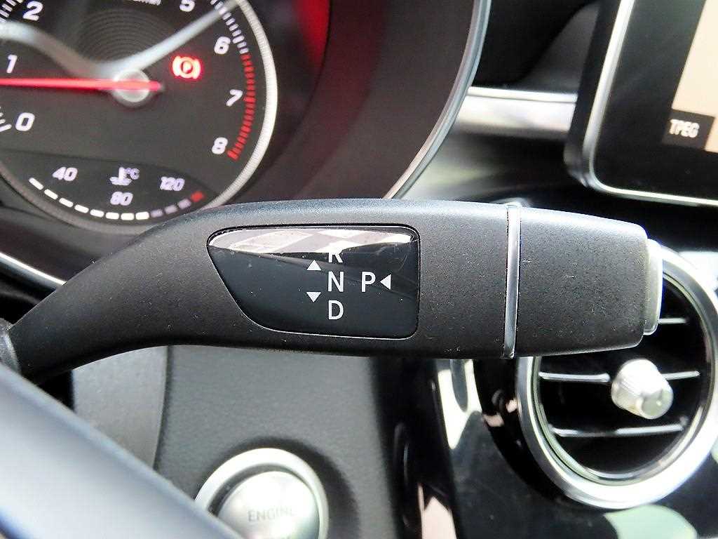 Mercedes-Benz C-Class — photo 11