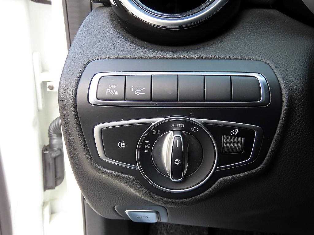 Mercedes-Benz C-Class — photo 12