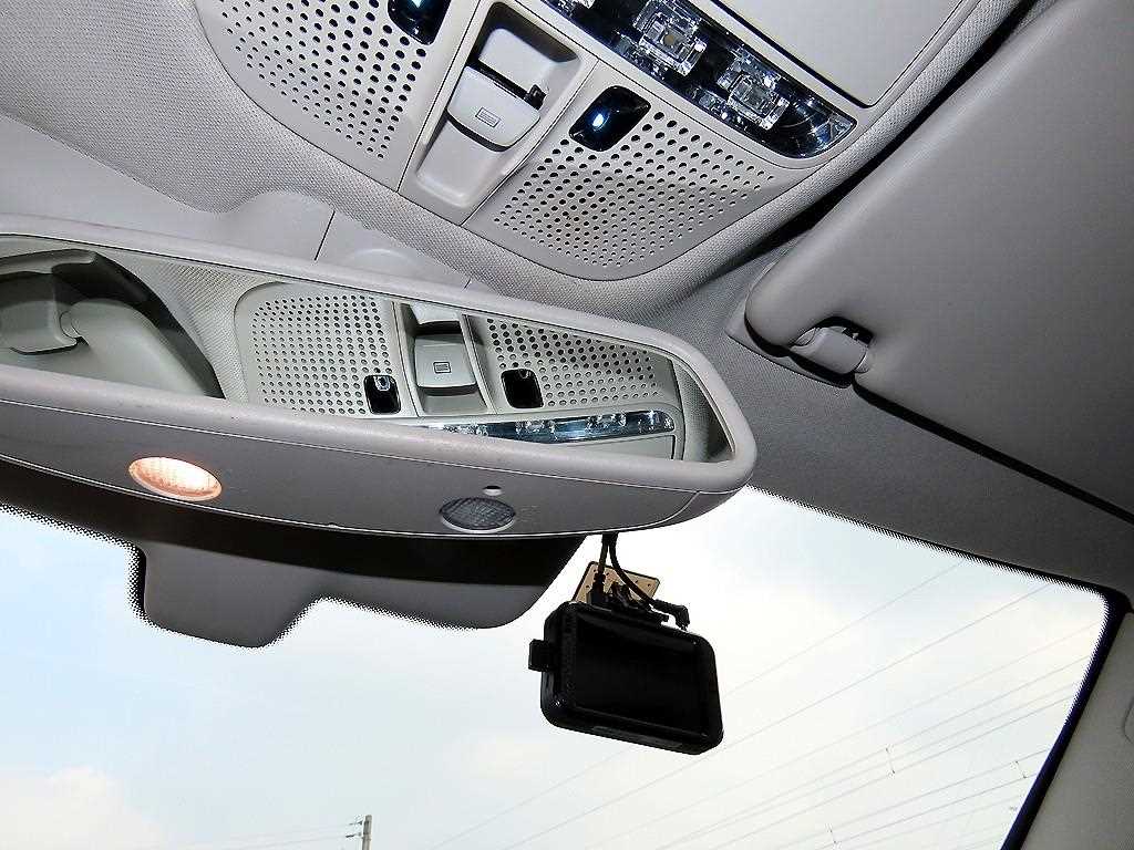 Mercedes-Benz C-Class — photo 16