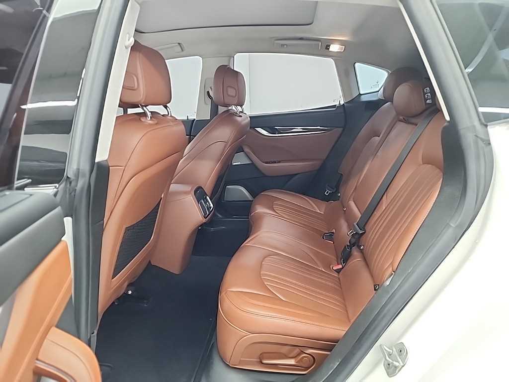 Maserati Levante — photo 12
