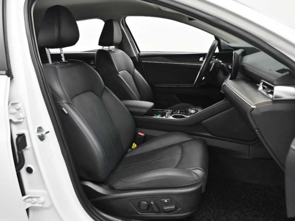 Kia K5 — photo 08