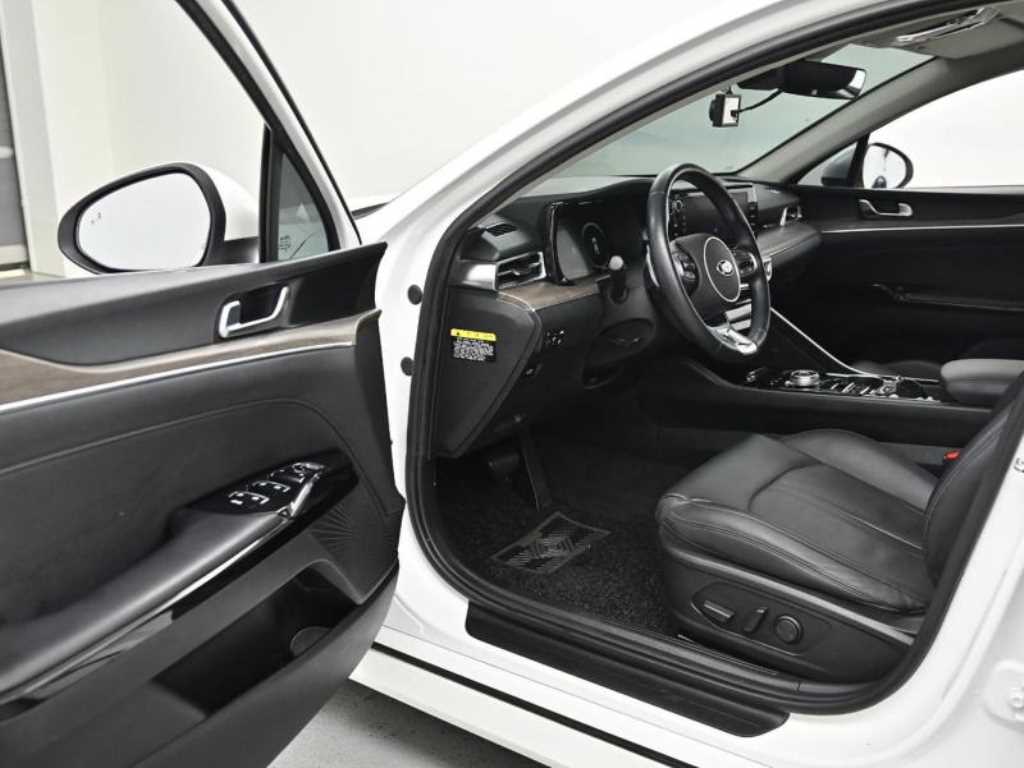 Kia K5 — photo 09