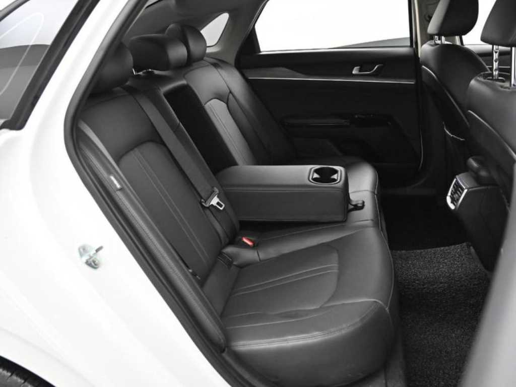Kia K5 — photo 10