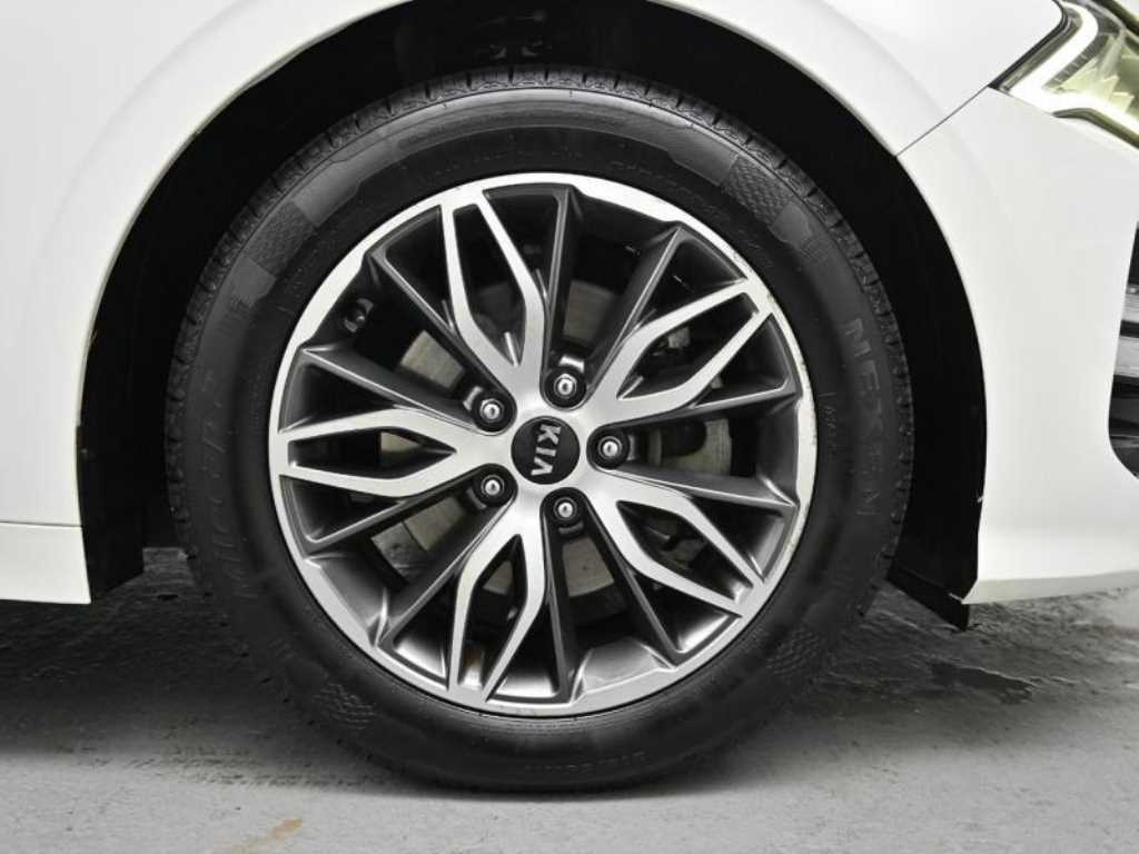 Kia K5 — photo 20