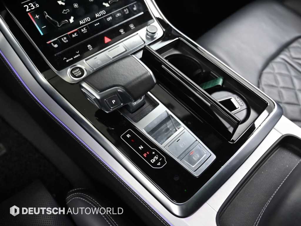 Audi Q8 — photo 09