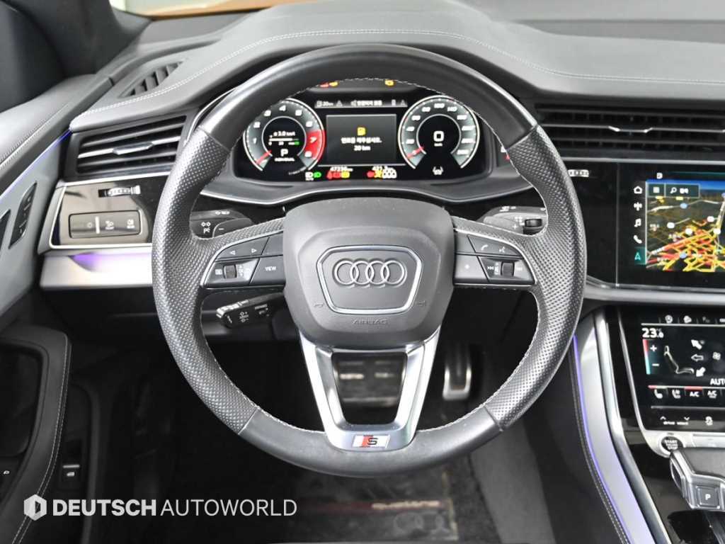 Audi Q8 — photo 13