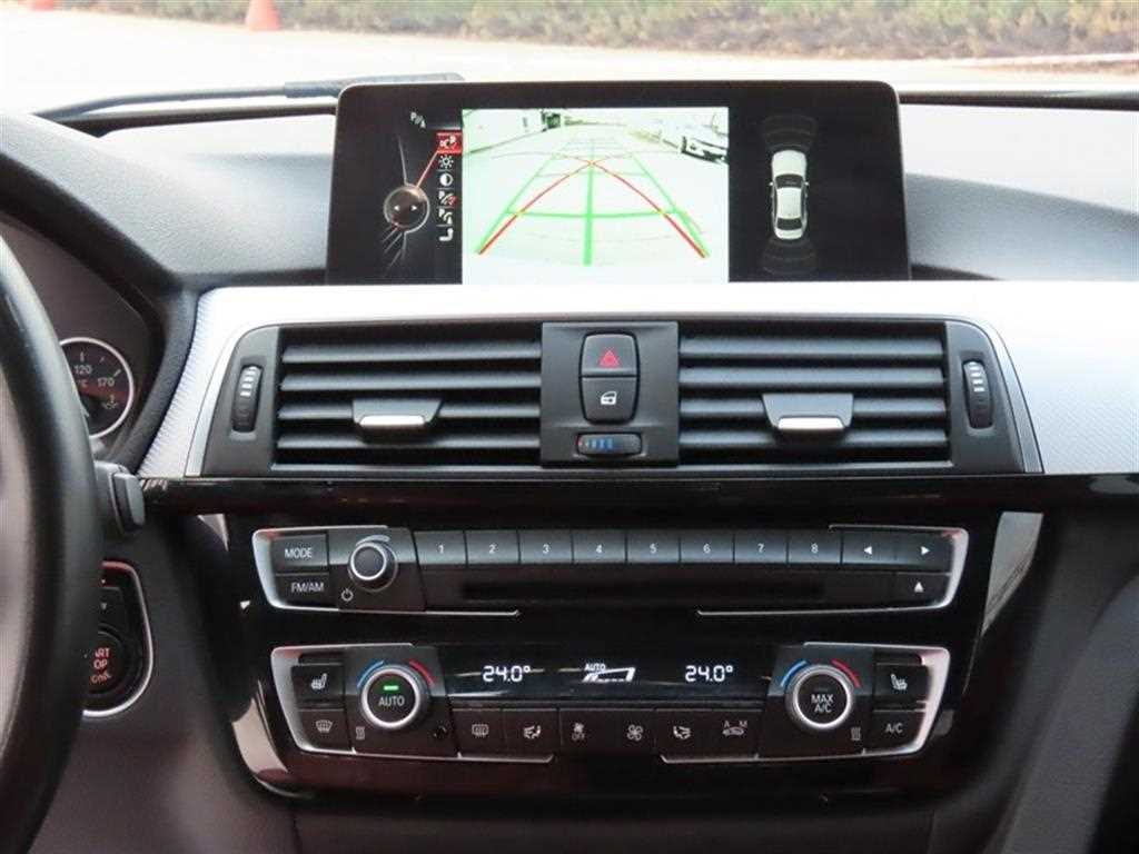 BMW 3-Series — photo 10