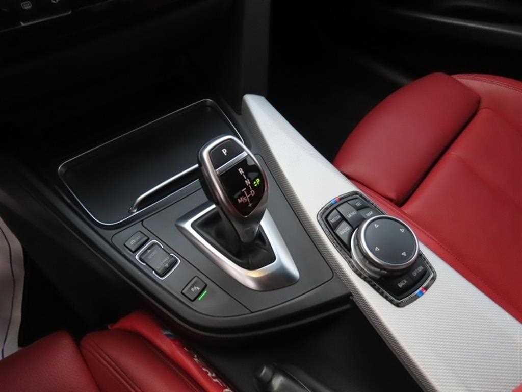 BMW 3-Series — photo 15