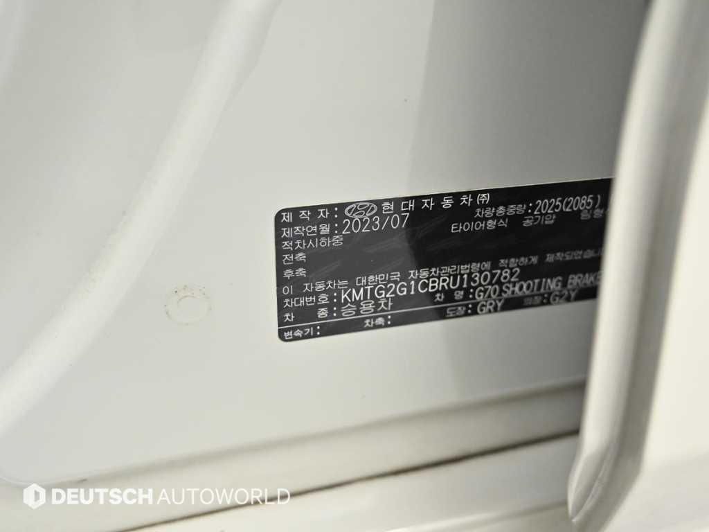 Genesis G70 — photo 20