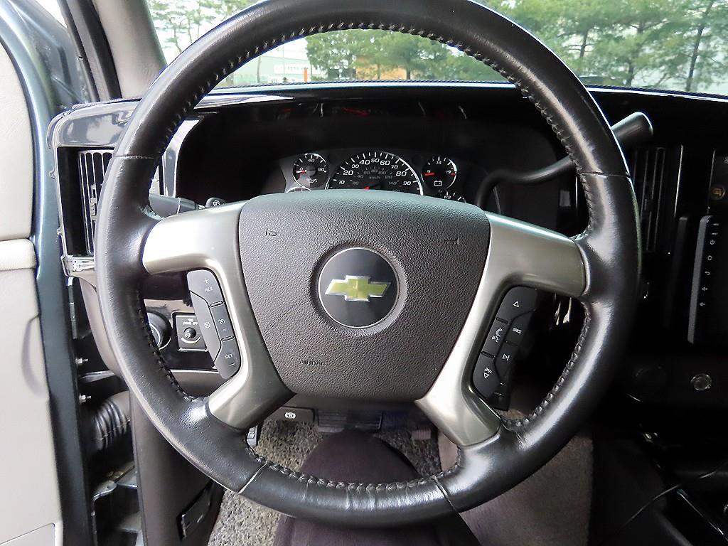 CHEVROLET Express Van — photo 08